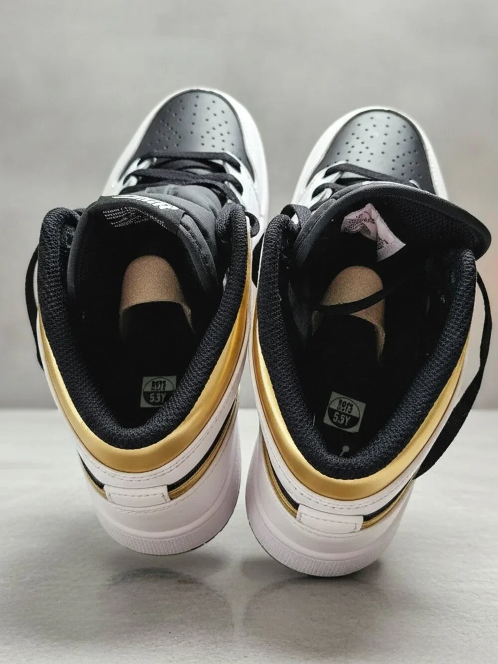 Jordan 1 Mid GS White/Gold/Black – 5.5Y